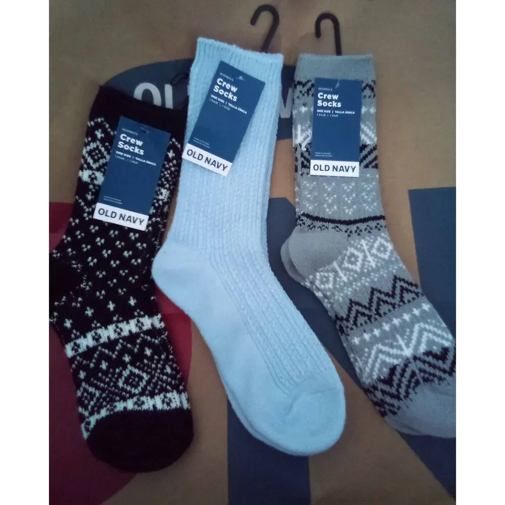One pair old navy fair isle Sweater crew Socks. Amazing material 💯😀